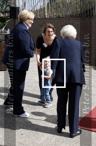 Groesbeek, 12-09-2025 - Hare Koninklijke Hoogheid Prinses Beatrix heropent de gerestaureerde korenmolen De Zuidmolen in Groesbeek. Prinses Beatrix loopt met wandelstok.