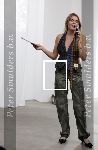 Amsterdam 18 september 2025
Prinses Eloise organiseert samen met Attire Amsterdam en My Lima Lima een modeshow . Haar ouders, Prins Constantijn en moeder Prinses Laurentien zijn natuurlijk aanwezig .