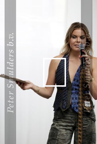 Amsterdam 18 september 2025
Prinses Eloise organiseert samen met Attire Amsterdam en My Lima Lima een modeshow . Haar ouders, Prins Constantijn en moeder Prinses Laurentien zijn natuurlijk aanwezig .