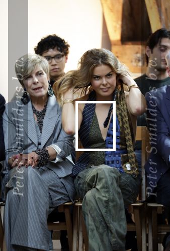 Amsterdam 18 september 2025
Prinses Eloise organiseert samen met Attire Amsterdam en My Lima Lima een modeshow . Haar ouders, Prins Constantijn en moeder Prinses Laurentien zijn natuurlijk aanwezig .