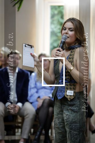 Amsterdam 18 september 2025
Prinses Eloise organiseert samen met Attire Amsterdam en My Lima Lima een modeshow . Haar ouders, Prins Constantijn en moeder Prinses Laurentien zijn natuurlijk aanwezig .