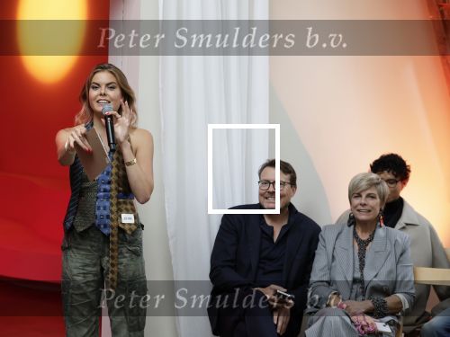 Amsterdam 18 september 2025
Prinses Eloise organiseert samen met Attire Amsterdam en My Lima Lima een modeshow . Haar ouders, Prins Constantijn en moeder Prinses Laurentien zijn natuurlijk aanwezig .