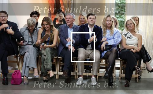 Amsterdam 18 september 2025
Prinses Eloise organiseert samen met Attire Amsterdam en My Lima Lima een modeshow . Haar ouders, Prins Constantijn en moeder Prinses Laurentien zijn natuurlijk aanwezig .