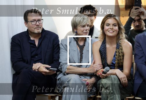 Amsterdam 18 september 2025
Prinses Eloise organiseert samen met Attire Amsterdam en My Lima Lima een modeshow . Haar ouders, Prins Constantijn en moeder Prinses Laurentien zijn natuurlijk aanwezig .
