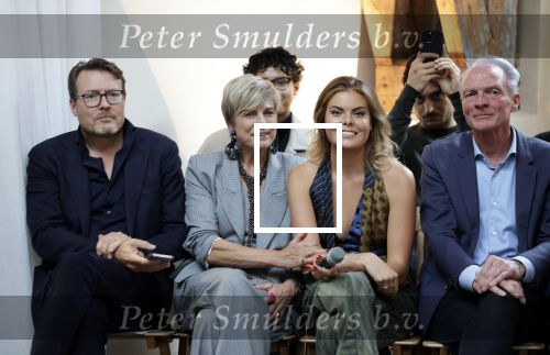 Amsterdam 18 september 2025
Prinses Eloise organiseert samen met Attire Amsterdam en My Lima Lima een modeshow . Haar ouders, Prins Constantijn en moeder Prinses Laurentien zijn natuurlijk aanwezig .