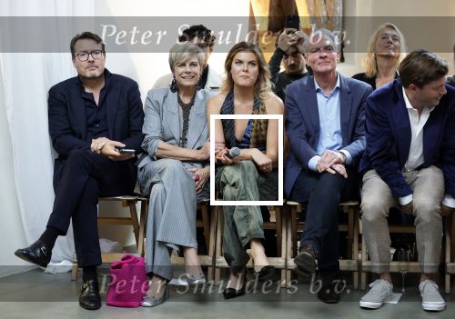 Amsterdam 18 september 2025
Prinses Eloise organiseert samen met Attire Amsterdam en My Lima Lima een modeshow . Haar ouders, Prins Constantijn en moeder Prinses Laurentien zijn natuurlijk aanwezig .