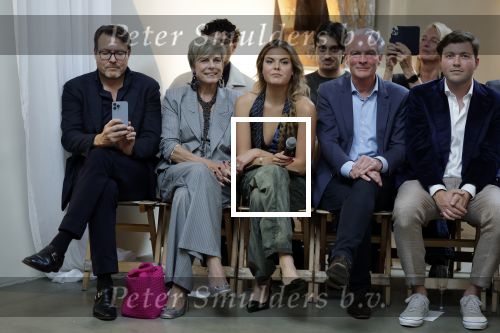Amsterdam 18 september 2025
Prinses Eloise organiseert samen met Attire Amsterdam en My Lima Lima een modeshow . Haar ouders, Prins Constantijn en moeder Prinses Laurentien zijn natuurlijk aanwezig .