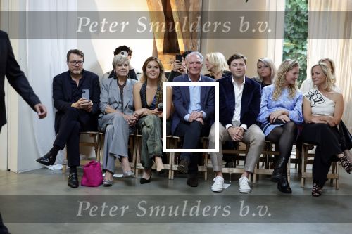 Amsterdam 18 september 2025
Prinses Eloise organiseert samen met Attire Amsterdam en My Lima Lima een modeshow . Haar ouders, Prins Constantijn en moeder Prinses Laurentien zijn natuurlijk aanwezig .