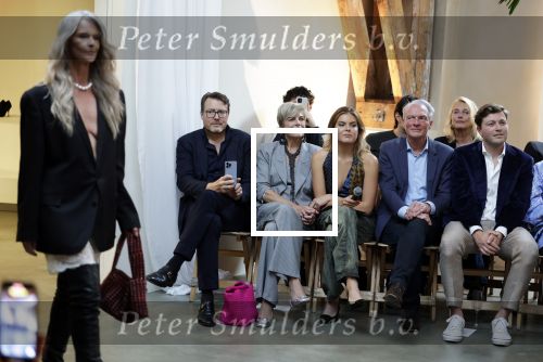Amsterdam 18 september 2025
Prinses Eloise organiseert samen met Attire Amsterdam en My Lima Lima een modeshow . Haar ouders, Prins Constantijn en moeder Prinses Laurentien zijn natuurlijk aanwezig .