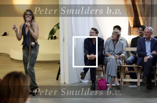 Amsterdam 18 september 2025
Prinses Eloise organiseert samen met Attire Amsterdam en My Lima Lima een modeshow . Haar ouders, Prins Constantijn en moeder Prinses Laurentien zijn natuurlijk aanwezig .