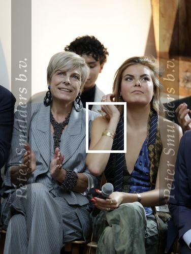 Amsterdam 18 september 2025
Prinses Eloise organiseert samen met Attire Amsterdam en My Lima Lima een modeshow . Haar ouders, Prins Constantijn en moeder Prinses Laurentien zijn natuurlijk aanwezig .