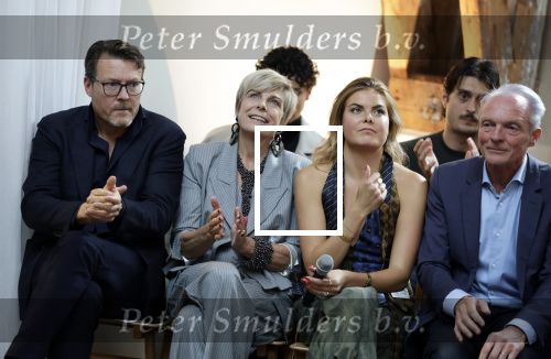 Amsterdam 18 september 2025
Prinses Eloise organiseert samen met Attire Amsterdam en My Lima Lima een modeshow . Haar ouders, Prins Constantijn en moeder Prinses Laurentien zijn natuurlijk aanwezig .