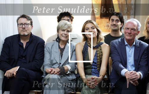 Amsterdam 18 september 2025
Prinses Eloise organiseert samen met Attire Amsterdam en My Lima Lima een modeshow . Haar ouders, Prins Constantijn en moeder Prinses Laurentien zijn natuurlijk aanwezig .