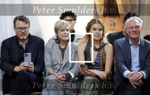 Amsterdam 18 september 2025
Prinses Eloise organiseert samen met Attire Amsterdam en My Lima Lima een modeshow . Haar ouders, Prins Constantijn en moeder Prinses Laurentien zijn natuurlijk aanwezig .
