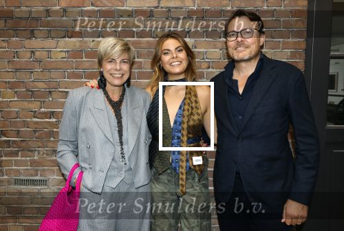 Amsterdam 18 september 2025
Prinses Eloise organiseert samen met Attire Amsterdam en My Lima Lima een modeshow . Haar ouders, Prins Constantijn en moeder Prinses Laurentien zijn natuurlijk aanwezig .