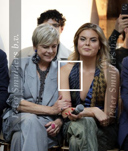 Amsterdam 18 september 2025
Prinses Eloise organiseert samen met Attire Amsterdam en My Lima Lima een modeshow . Haar ouders, Prins Constantijn en moeder Prinses Laurentien zijn natuurlijk aanwezig .