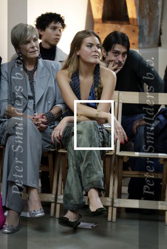 Amsterdam 18 september 2025
Prinses Eloise organiseert samen met Attire Amsterdam en My Lima Lima een modeshow . Haar ouders, Prins Constantijn en moeder Prinses Laurentien zijn natuurlijk aanwezig .