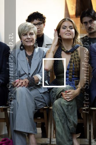 Amsterdam 18 september 2025
Prinses Eloise organiseert samen met Attire Amsterdam en My Lima Lima een modeshow . Haar ouders, Prins Constantijn en moeder Prinses Laurentien zijn natuurlijk aanwezig .