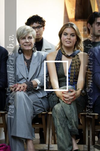 Amsterdam 18 september 2025
Prinses Eloise organiseert samen met Attire Amsterdam en My Lima Lima een modeshow . Haar ouders, Prins Constantijn en moeder Prinses Laurentien zijn natuurlijk aanwezig .