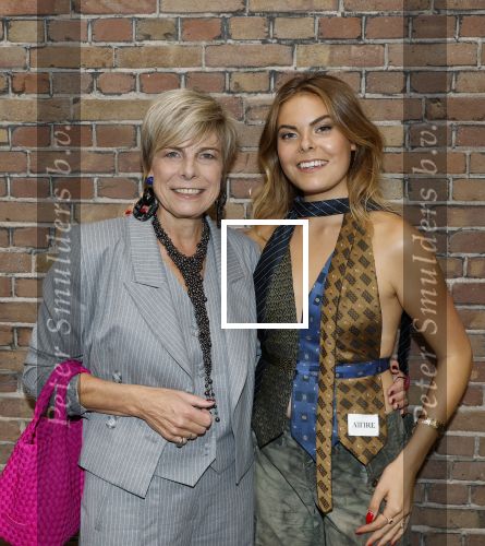 Amsterdam 18 september 2025
Prinses Eloise organiseert samen met Attire Amsterdam en My Lima Lima een modeshow . Haar ouders, Prins Constantijn en moeder Prinses Laurentien zijn natuurlijk aanwezig .