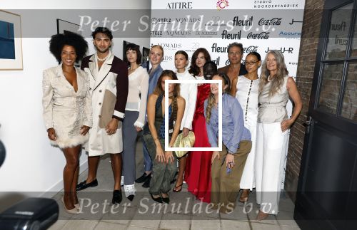 Amsterdam 18 september 2025
Prinses Eloise organiseert samen met Attire Amsterdam en My Lima Lima een modeshow . Haar ouders, Prins Constantijn en moeder Prinses Laurentien zijn natuurlijk aanwezig . Prinses Eloise met alle modellen