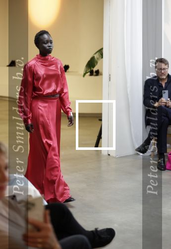 Amsterdam 18 september 2025
Prinses Eloise organiseert samen met Attire Amsterdam en My Lima Lima een modeshow . Haar ouders, Prins Constantijn en moeder Prinses Laurentien zijn natuurlijk aanwezig .