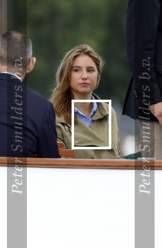 Amsterdam 24 augustus 202
Prins Maurits en Prinses MarilÃ¨ne hebben drie kinderen: Anna (geboren in 2001), Lucas (geboren in 2002), en Felicia (geboren in 2005). Hun volledige achternaam is Van Lippe-Biesterfeld van Vollenhoven . Prins Maurits neemt met zijn gezin de Vlootschouw af tijdens de laatste dag van Sail. Ze varen met de Groene Draeck.