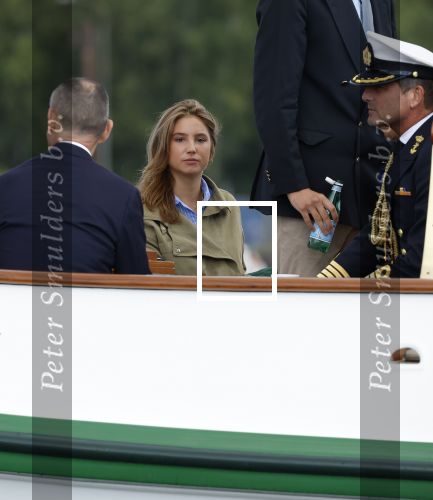 Amsterdam 24 augustus 202
Prins Maurits en Prinses MarilÃ¨ne hebben drie kinderen: Anna (geboren in 2001), Lucas (geboren in 2002), en Felicia (geboren in 2005). Hun volledige achternaam is Van Lippe-Biesterfeld van Vollenhoven . Prins Maurits neemt met zijn gezin de Vlootschouw af tijdens de laatste dag van Sail. Ze varen met de Groene Draeck.