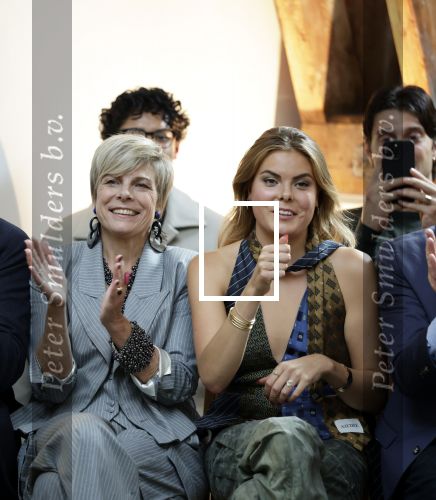 Amsterdam 18 september 2025
Prinses Eloise organiseert samen met Attire Amsterdam en My Lima Lima een modeshow . Haar ouders, Prins Constantijn en moeder Prinses Laurentien zijn natuurlijk aanwezig .