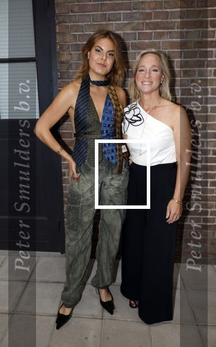 Amsterdam 18 september 2025
Prinses Eloise organiseert samen met Attire Amsterdam en My Lima Lima een modeshow . Haar ouders, Prins Constantijn en moeder Prinses Laurentien zijn natuurlijk aanwezig .