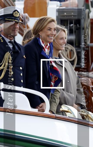 Amsterdam 24 augustus 202
Prins Maurits en Prinses MarilÃ¨ne hebben drie kinderen: Anna (geboren in 2001), Lucas (geboren in 2002), en Felicia (geboren in 2005). Hun volledige achternaam is Van Lippe-Biesterfeld van Vollenhoven . Prins Maurits neemt met zijn gezin de Vlootschouw af tijdens de laatste dag van Sail. Ze varen met de Groene Draeck.