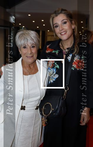 Amsterdam 12 september 2025
Uitreiking Cinemusic Rembrandt Oeuvre Award - tijdens The Night Of Cinemusic in het Concertgebouw. Jeroen Krabbe krijgt Ouvre prijs uit handen van Rene Mioch . Tina de Bruin met haar schoonmoeder Puck Croiset
