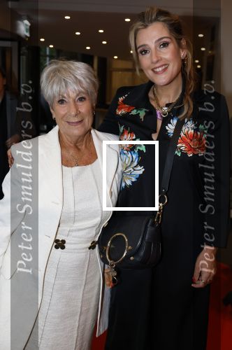 Amsterdam 12 september 2025
Uitreiking Cinemusic Rembrandt Oeuvre Award - tijdens The Night Of Cinemusic in het Concertgebouw. Jeroen Krabbe krijgt Ouvre prijs uit handen van Rene Mioch . Tina de Bruin met haar schoonmoeder Puck Croiset