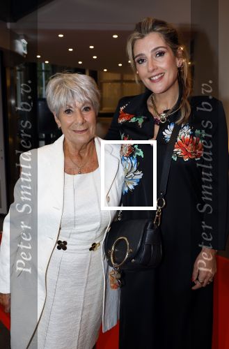 Amsterdam 12 september 2025
Uitreiking Cinemusic Rembrandt Oeuvre Award - tijdens The Night Of Cinemusic in het Concertgebouw. Jeroen Krabbe krijgt Ouvre prijs uit handen van Rene Mioch . Tina de Bruin met haar schoonmoeder Puck Croiset