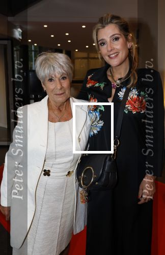 Amsterdam 12 september 2025
Uitreiking Cinemusic Rembrandt Oeuvre Award - tijdens The Night Of Cinemusic in het Concertgebouw. Jeroen Krabbe krijgt Ouvre prijs uit handen van Rene Mioch . Tina de Bruin met haar schoonmoeder Puck Croiset