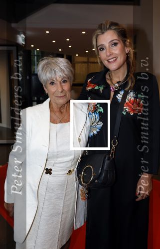 Amsterdam 12 september 2025
Uitreiking Cinemusic Rembrandt Oeuvre Award - tijdens The Night Of Cinemusic in het Concertgebouw. Jeroen Krabbe krijgt Ouvre prijs uit handen van Rene Mioch . Tina de Bruin met haar schoonmoeder Puck Croiset