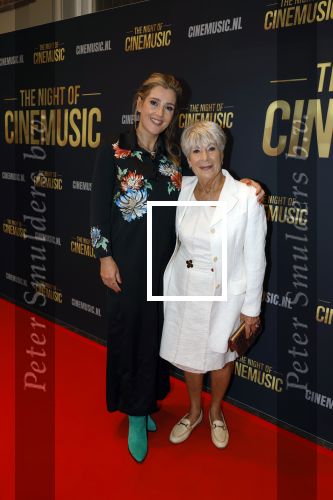 Amsterdam 12 september 2025
Uitreiking Cinemusic Rembrandt Oeuvre Award - tijdens The Night Of Cinemusic in het Concertgebouw. Jeroen Krabbe krijgt Ouvre prijs uit handen van Rene Mioch . Tina de Bruin met haar schoonmoeder Puck Croiset