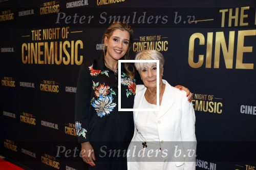 Amsterdam 12 september 2025
Uitreiking Cinemusic Rembrandt Oeuvre Award - tijdens The Night Of Cinemusic in het Concertgebouw. Jeroen Krabbe krijgt Ouvre prijs uit handen van Rene Mioch . Tina de Bruin met haar schoonmoeder Puck Croiset