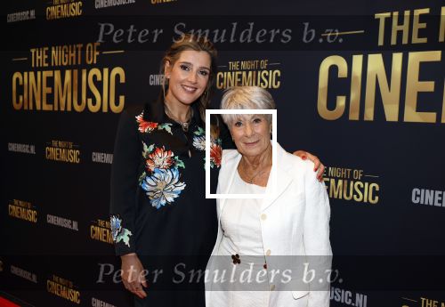 Amsterdam 12 september 2025
Uitreiking Cinemusic Rembrandt Oeuvre Award - tijdens The Night Of Cinemusic in het Concertgebouw. Jeroen Krabbe krijgt Ouvre prijs uit handen van Rene Mioch . Tina de Bruin met haar schoonmoeder Puck Croiset