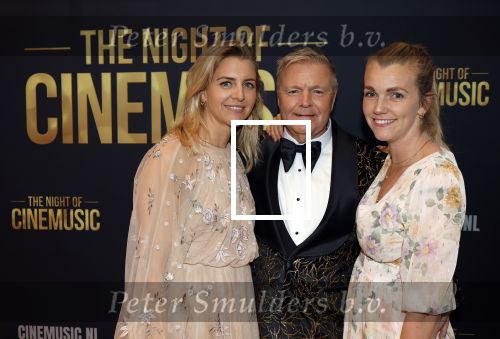 Amsterdam 12 september 2025
Uitreiking Cinemusic Rembrandt Oeuvre Award - tijdens The Night Of Cinemusic in het Concertgebouw. Jeroen Krabbe krijgt Ouvre prijs uit handen van Rene Mioch . Rene Mioch met zijn dochters