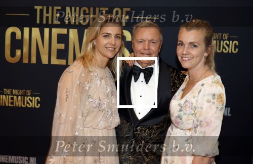 Amsterdam 12 september 2025
Uitreiking Cinemusic Rembrandt Oeuvre Award - tijdens The Night Of Cinemusic in het Concertgebouw. Jeroen Krabbe krijgt Ouvre prijs uit handen van Rene Mioch . Rene Mioch met zijn dochters