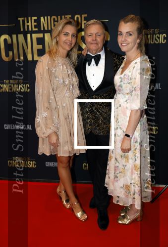 Amsterdam 12 september 2025
Uitreiking Cinemusic Rembrandt Oeuvre Award - tijdens The Night Of Cinemusic in het Concertgebouw. Jeroen Krabbe krijgt Ouvre prijs uit handen van Rene Mioch . Rene Mioch met zijn dochters