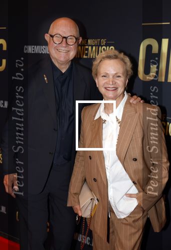 Amsterdam 12 september 2025
Uitreiking Cinemusic Rembrandt Oeuvre Award - tijdens The Night Of Cinemusic in het Concertgebouw. Jeroen Krabbe krijgt Ouvre prijs uit handen van Rene Mioch . Renee Soutendijk kwam met man Thed Lensen