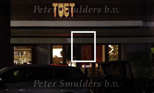 Amsterdam 11 september 2025
Linda de Mol Jeroen Rietbergen Noa Vahle Julian Vahle en zijn vriendin Chelsea Weimar zijn gezellig uitetetn in de nieuwe Hotspot van Amsterdam Restaurant Toet . Ook Ruud Gullit en zijn vriendin Karin de Rooij waren aanwezig .
