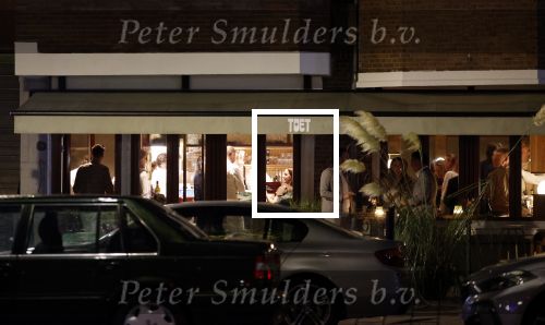 Amsterdam 11 september 2025
Linda de Mol Jeroen Rietbergen Noa Vahle Julian Vahle en zijn vriendin Chelsea Weimar zijn gezellig uitetetn in de nieuwe Hotspot van Amsterdam Restaurant Toet . Ook Ruud Gullit en zijn vriendin Karin de Rooij waren aanwezig .