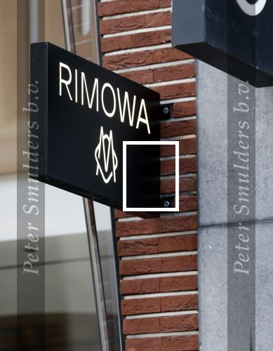 Amsterdam 26 augustus 2026
Logo\'s van de winkels op de pc hooftstraat . DE Winkelstraat van Nederland . Rimowa