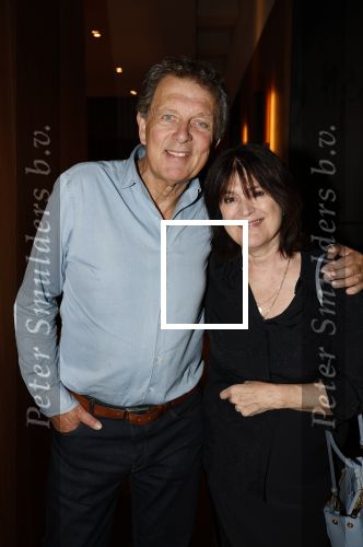 Amsterdam 26 september 2025
Boekpresentatie Simone v d Ende in restaurant Rijks . Chantal Janzen ontvangt het eerste boek . Robert ten Brink kwam met zijn vrouw Roos