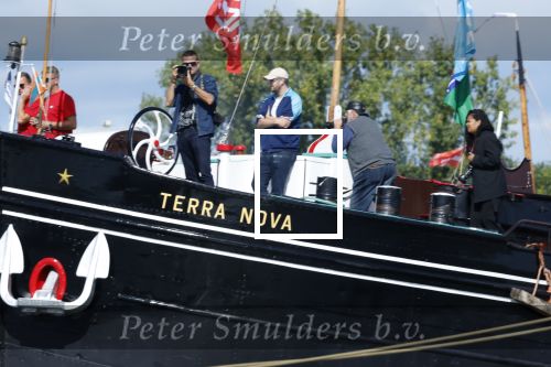 Amsterdam 24 augustus 202
Prins Maurits en Prinses MarilÃ¨ne hebben drie kinderen: Anna (geboren in 2001), Lucas (geboren in 2002), en Felicia (geboren in 2005). Hun volledige achternaam is Van Lippe-Biesterfeld van Vollenhoven . Prins Maurits neemt met zijn gezin de Vlootschouw af tijdens de laatste dag van Sail. Ze varen met de Groene Draeck. Robin Utrecht