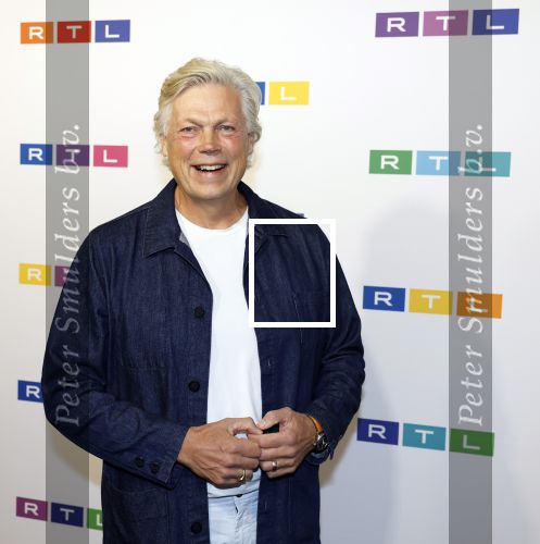 Hilversum 27 augustus 2025
De deelnemers van Expeditie Robinson 2025 zijn Nordin Besling
Matyas Bittenbinder
Demi de Boer
Yesim Candan

Vincent Croiset
Roos Dickmann
Koen Pieter van Dijk
Kevin Hassing
Roelof Hemmen
Camiel Kesbeke
Twan Kuyper
Amije Roos van der Laan
Stefania Liberakakis
Robin Martens
Churandy Martina
Florentien van der Meulen
Linda Wagenmakers
Marieke Westenenk
Lies Zhara
De presentatie is in handen van Nicolette Kluijver en Edson da Graca