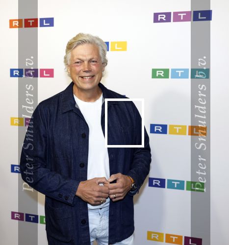 Hilversum 27 augustus 2025
De deelnemers van Expeditie Robinson 2025 zijn Nordin Besling
Matyas Bittenbinder
Demi de Boer
Yesim Candan

Vincent Croiset
Roos Dickmann
Koen Pieter van Dijk
Kevin Hassing
Roelof Hemmen
Camiel Kesbeke
Twan Kuyper
Amije Roos van der Laan
Stefania Liberakakis
Robin Martens
Churandy Martina
Florentien van der Meulen
Linda Wagenmakers
Marieke Westenenk
Lies Zhara
De presentatie is in handen van Nicolette Kluijver en Edson da Graca